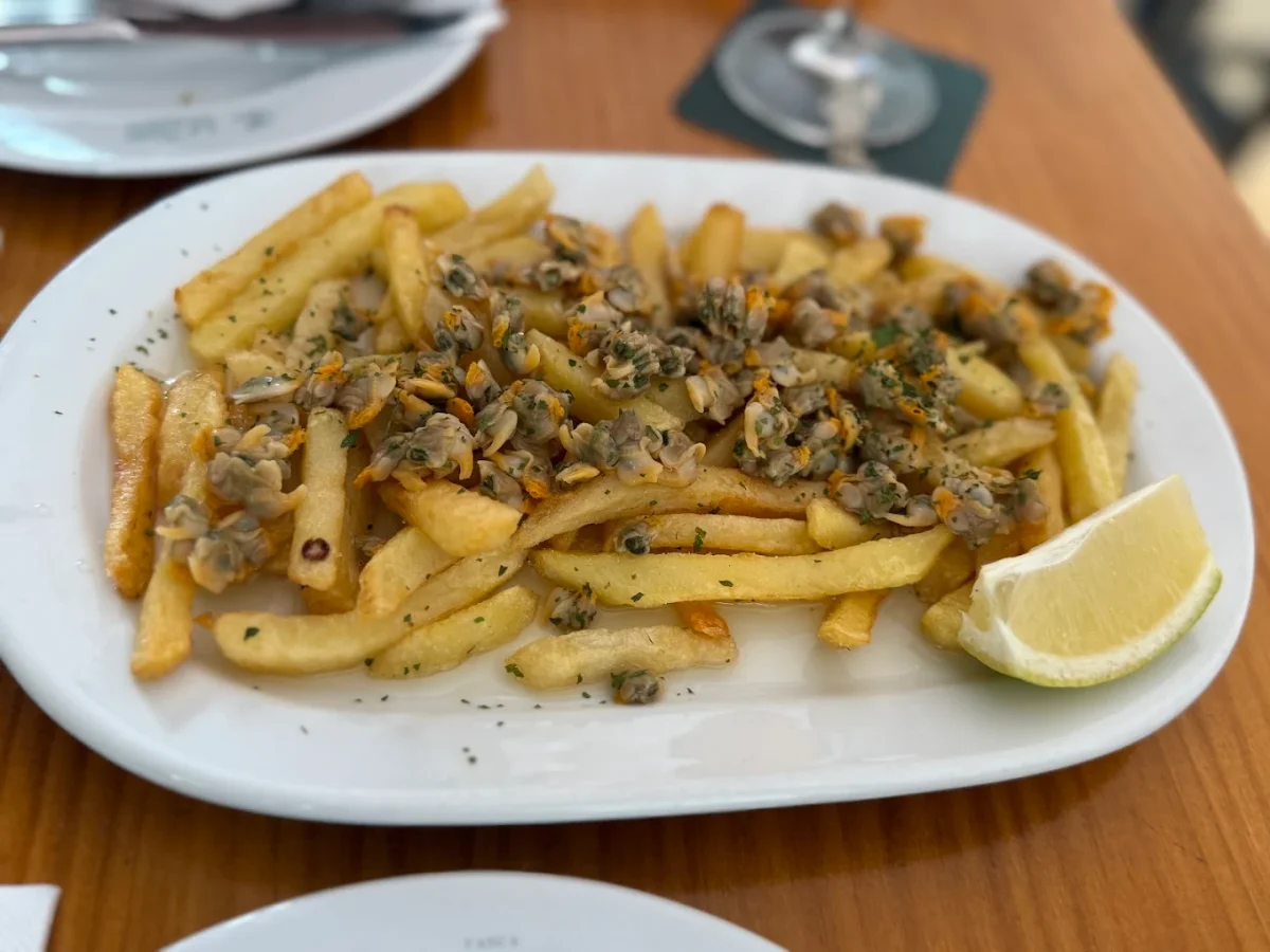 Papas con berberechos en Tasca La Marillanos