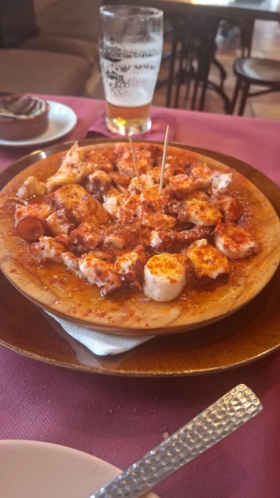 Pulpo á feira en Taberna Gallega O'Candil Pulpería