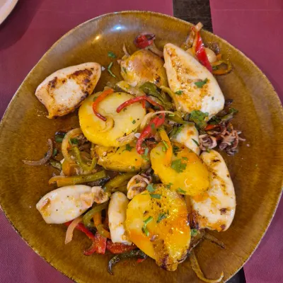 Chipirones en Taberna Gallega O'Candil Pulpería