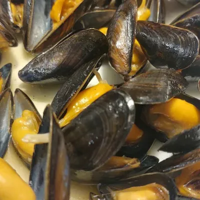 Mejillones salteados en Bar FM