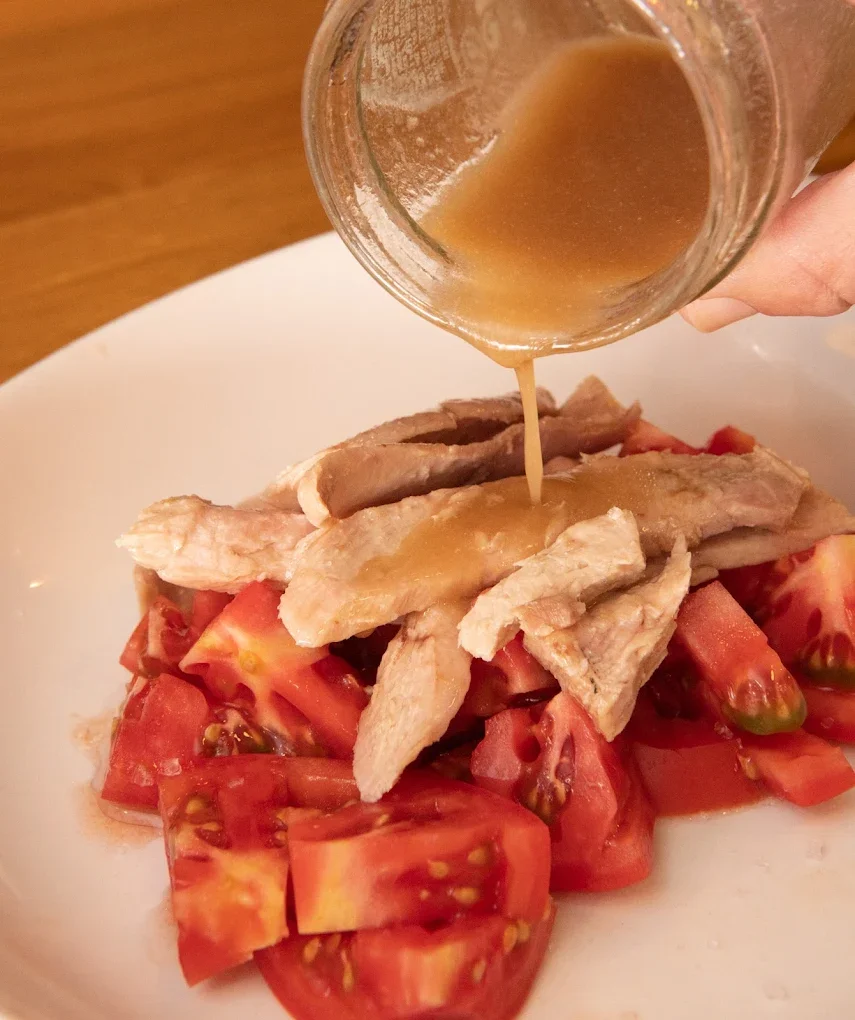 Ventresca con tomate en La Travesía del Puerto