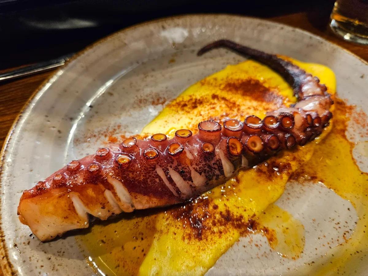 Pulpo a la plancha en La Travesía de Triana