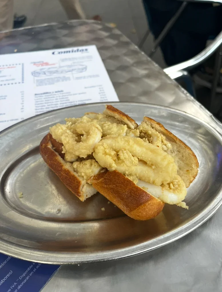 Bocadillo de calamares en Bar El Brillante