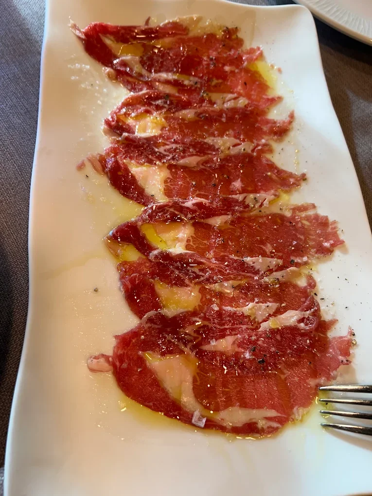 Carpaccio de buey en Bodega Katxiña
