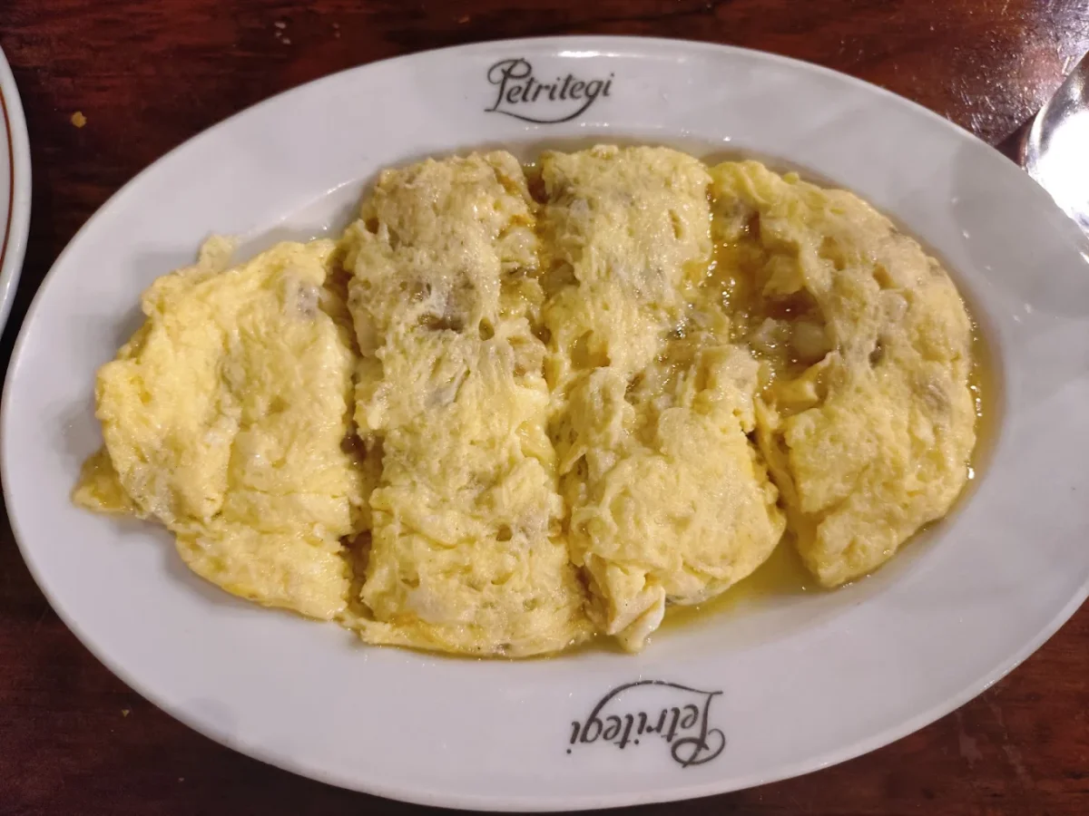 Tortilla de bacalao en Petritegi Sagardotegia-Bodega