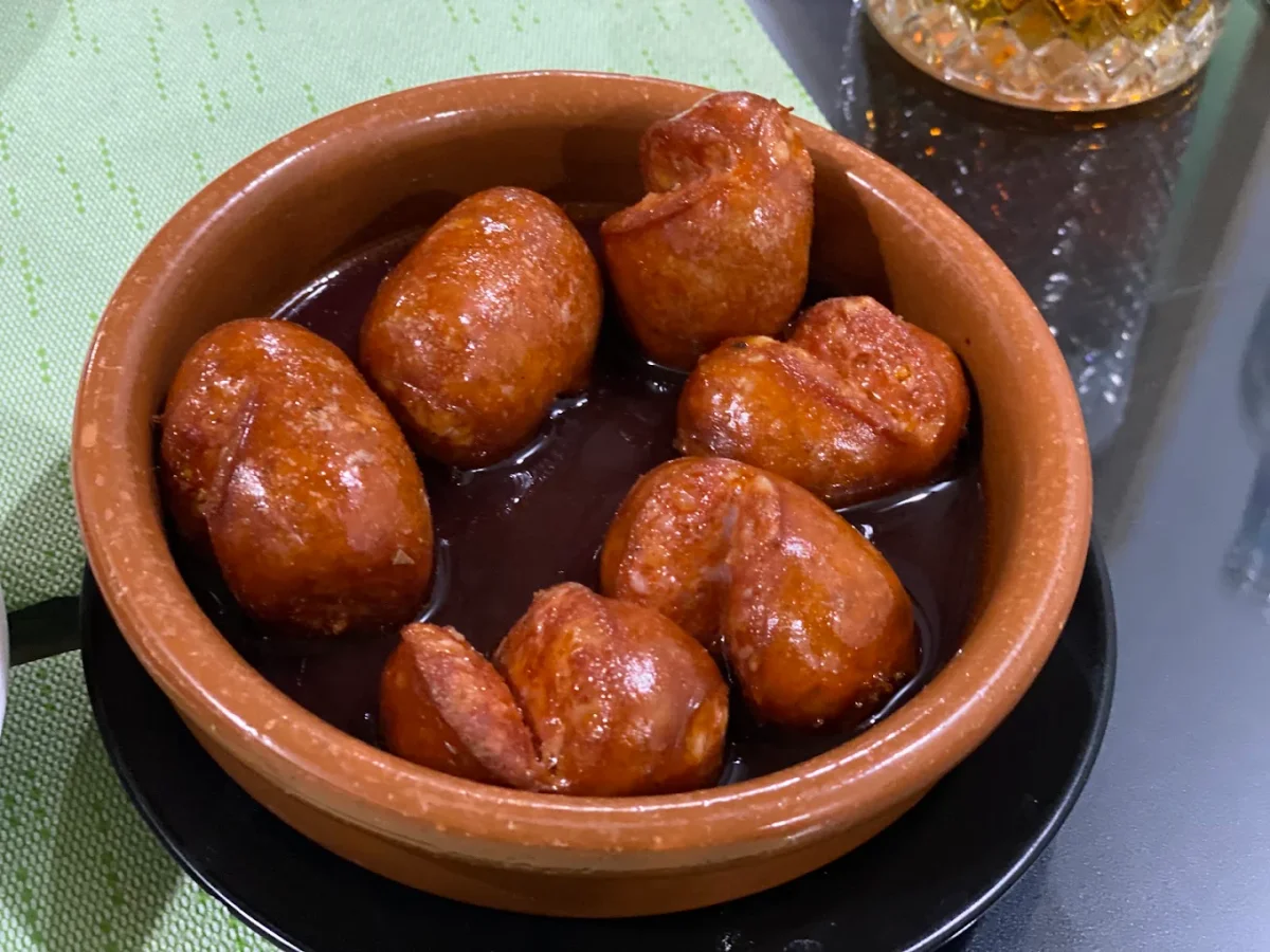 Chorizo al vino