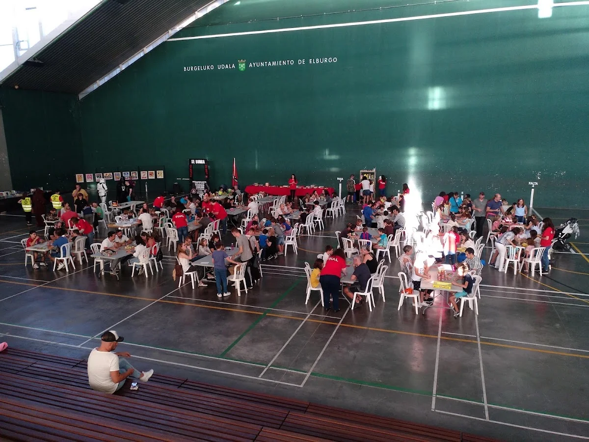 Complejo deportivo Landederra - 6/10 argazkia